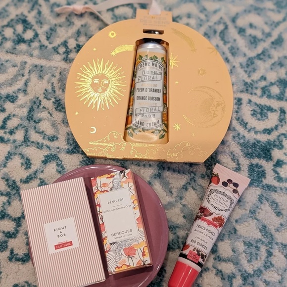 Beauty Gift Set Bundle Samples Hand Cream Ornament Lip Balm Gift Set NEW - Picture 6 of 6